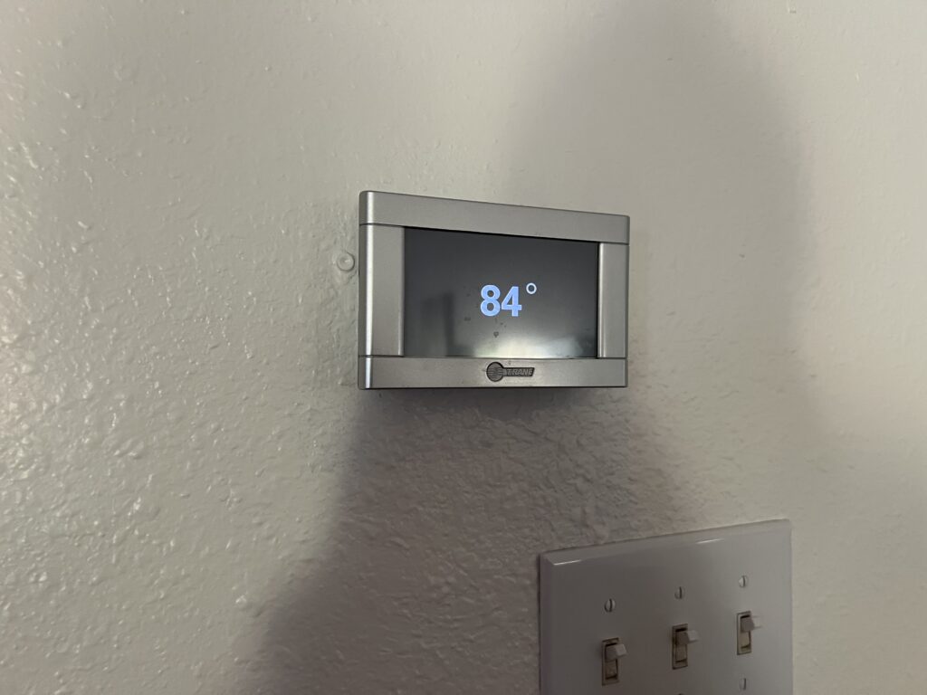 Thermostat showing 84 degrees