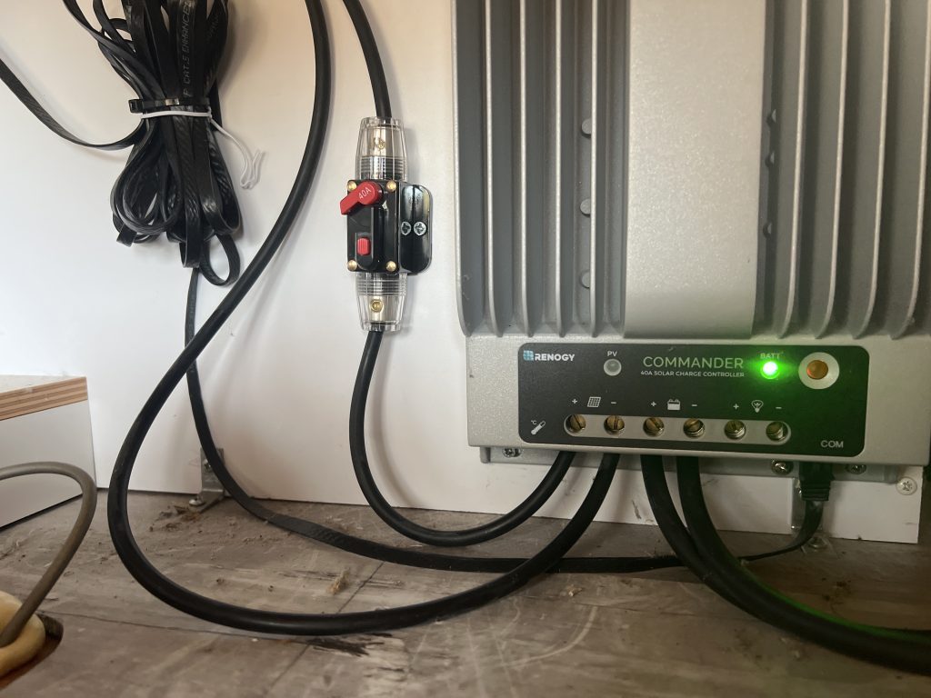 Renogy Commander 40A disconnected from Solar