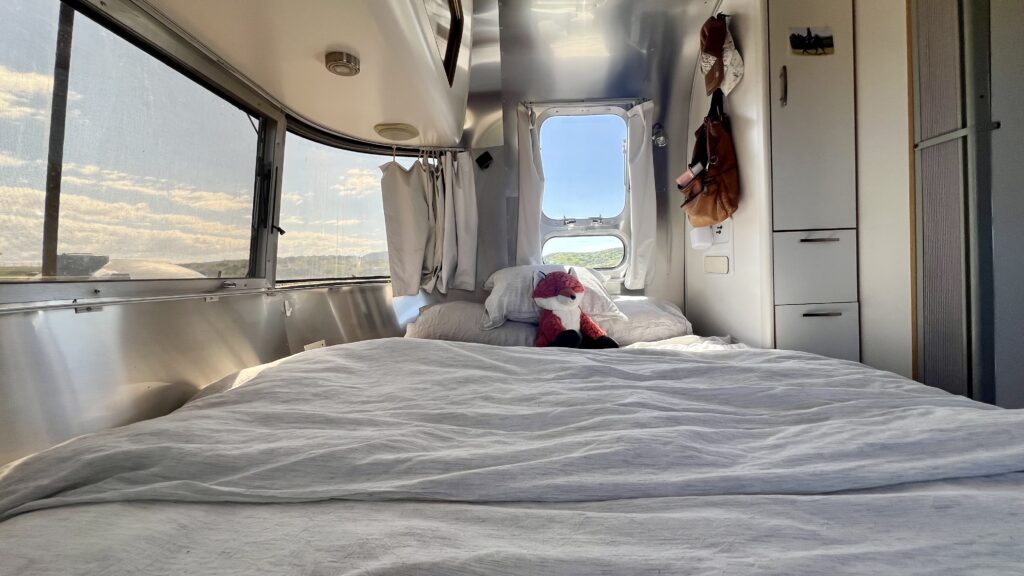 Bedroom of Airstream International 25 FB