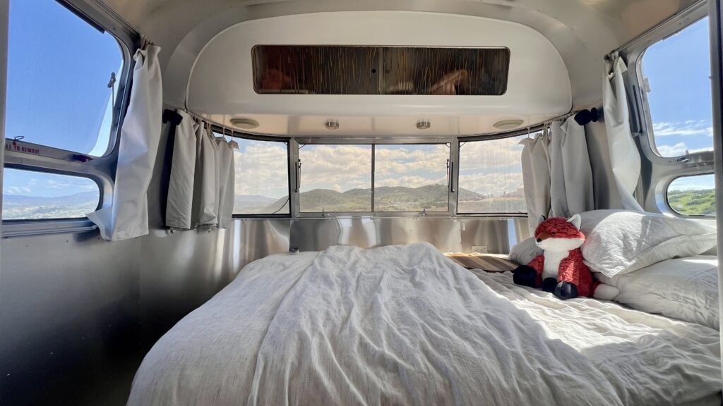 Bedroom of Airstream International 25 FB
