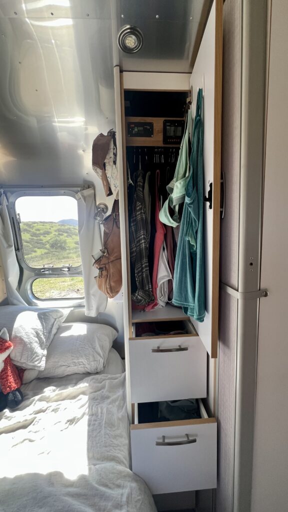 Closet of Airstream International 25 FB